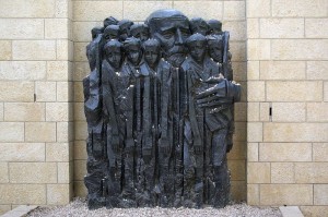 „Janusz Korczak and the children ”, memorial at Yad Vashem. Source: en.wikipedia.org