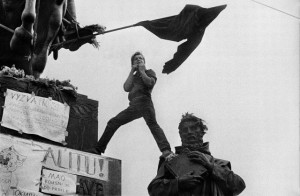 Invadarea Cehoslovaciei de către trupele țărilor semnatare ale Pactului de la Varșovia. Praga, 1968. Foto: Josef Koudelka. Copyright: Magnum Photos