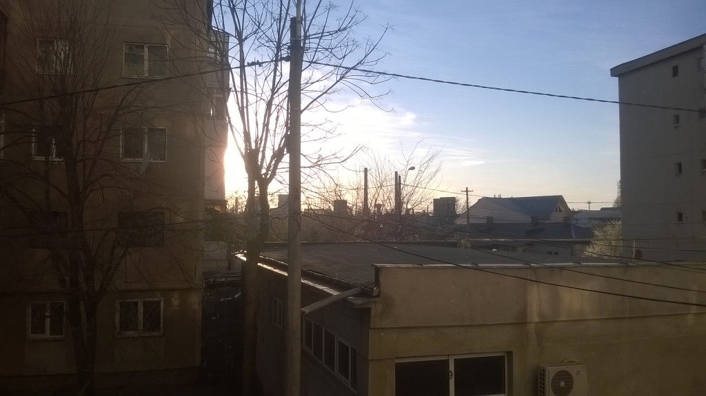Vedere din locuința Iuliei Mersoiu spre Rafinăria Astra și Gara Ploiești Sud